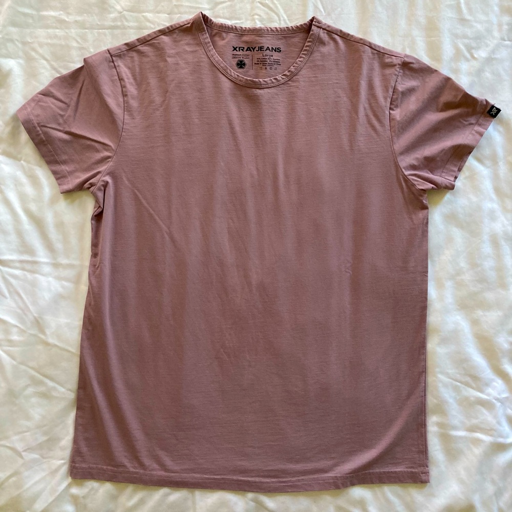 Beautiful pink-ish short sleeve tee - size Large